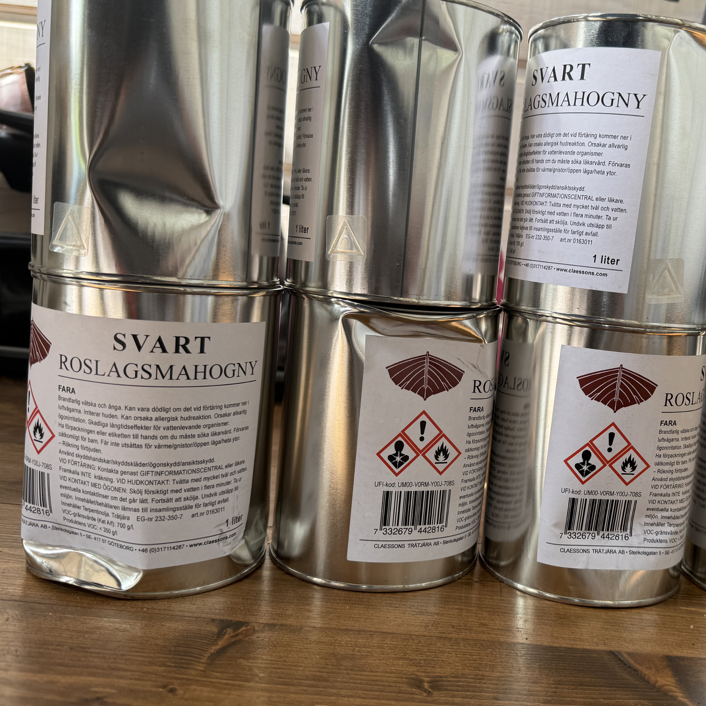 Tar Paint Svart Roslagsmahogny Black - long-lasting protection for facades, fences, and garden furniture (DAMAGED PACKAGING)